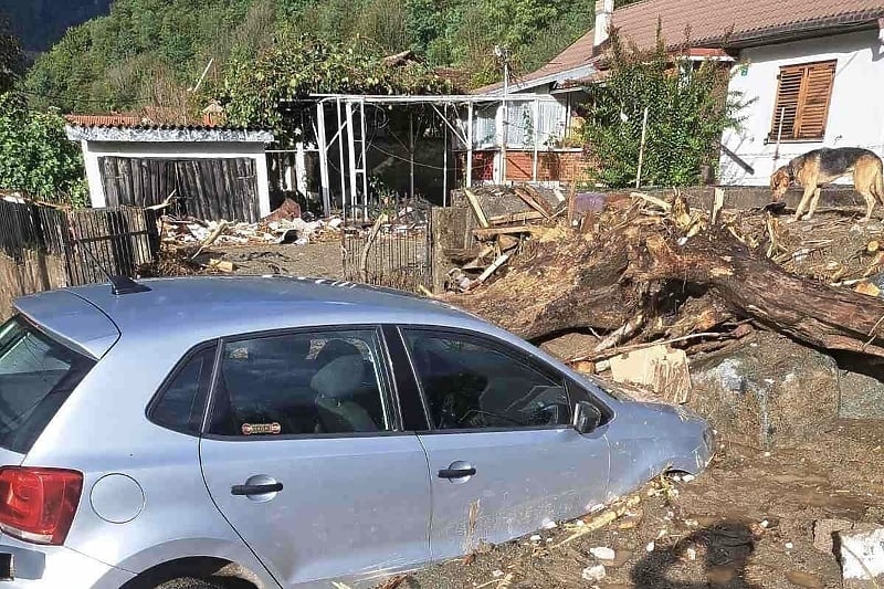 Apokaliptične scene širom BiH : Poplave napravile haos, ima nestalih i stradalih (FOTO/VIDEO)