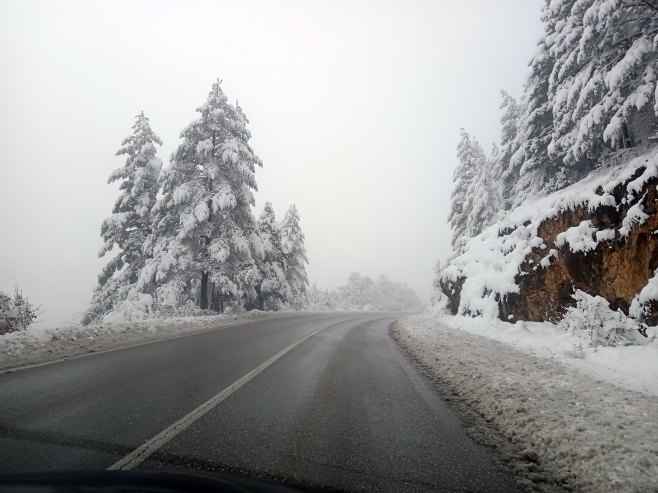 Usporen saobraćaj zbog snijega i poledice u jugozapadnim krajevima