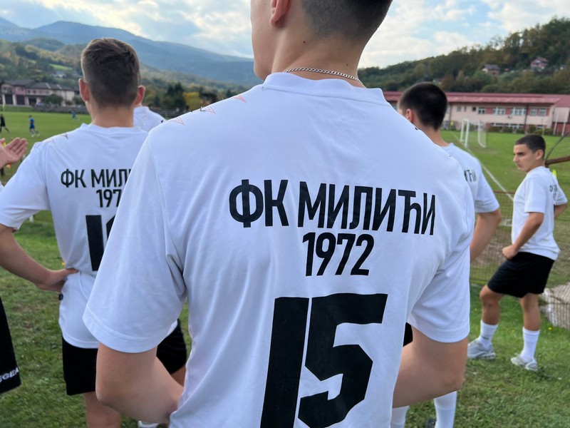 Višković donirao sportsku opremu FK “Milići 1972”: Puna podrška djeci da se bave sportom (FOTO)