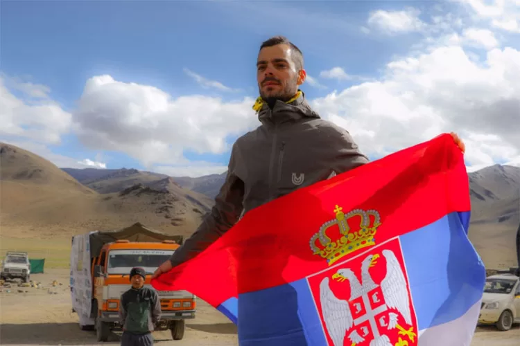 Po hladnoći pješačio 483 kilometra: Srpski specijalac pobijedio na najtežoj trci na svijetu (FOTO)