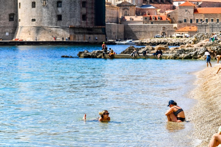 Rekord: U Dubrovniku temperatura mora skoro 30 stepeni