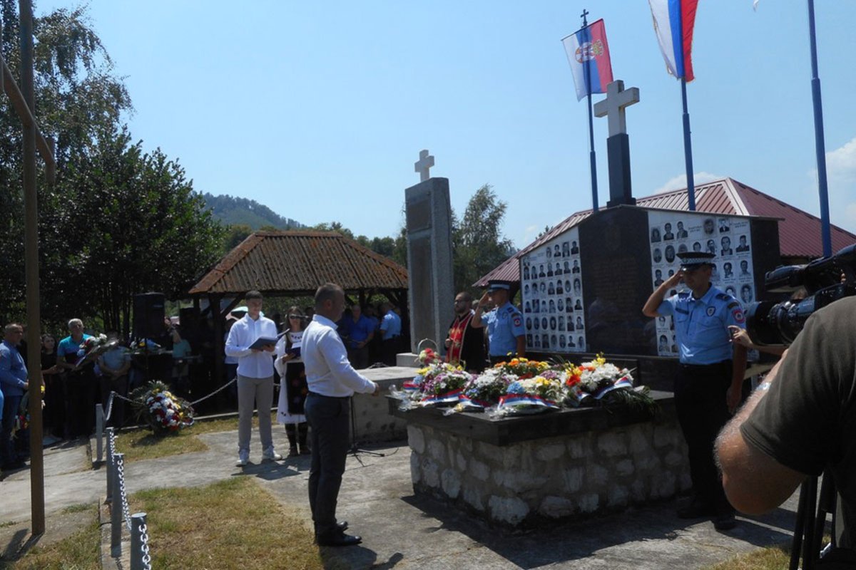 Obilježene 32 godine od strašnog zločina u Zalazju: Nema pravde za ubijene Srbe