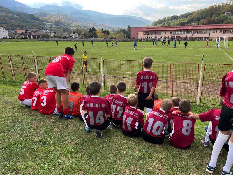 Višković donirao sportsku opremu FK “Milići 1972”: Puna podrška djeci da se bave sportom (FOTO)