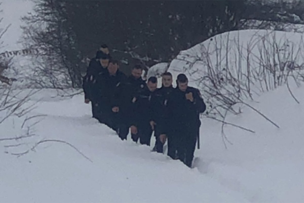 Policajci  pješačili dva kilometra do zavijanog starca (FOTO)