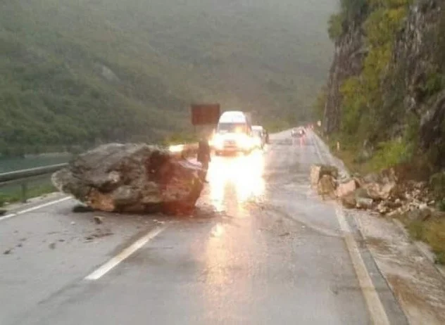 Apokaliptične scene širom BiH : Poplave napravile haos, ima nestalih i stradalih (FOTO/VIDEO)