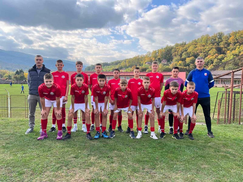 Višković donirao sportsku opremu FK “Milići 1972”: Puna podrška djeci da se bave sportom (FOTO)