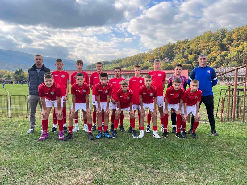 Višković donirao sportsku opremu FK “Milići 1972”: Puna podrška djeci da se bave sportom (FOTO)