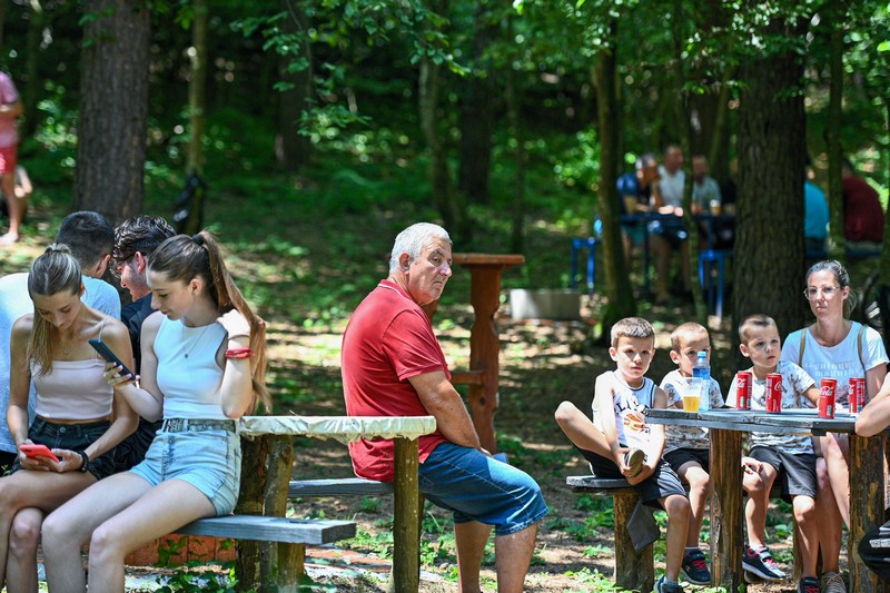 Roštiljijada okupila veliki broj Milićana, stigao i premijer Srpske (FOTO)