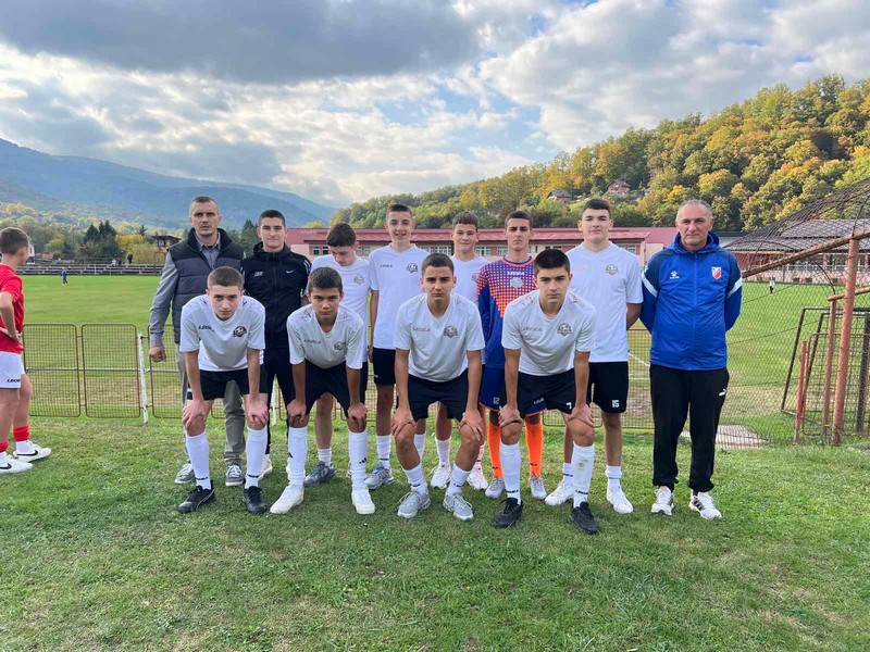 Višković donirao sportsku opremu FK “Milići 1972”: Puna podrška djeci da se bave sportom (FOTO)