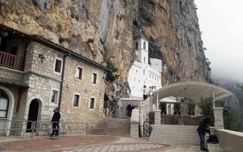 Svjedočanstva o ČUDESNIM ISCJELJENJIMA u manastiru Ostrog, medicina ne može da ih objasni