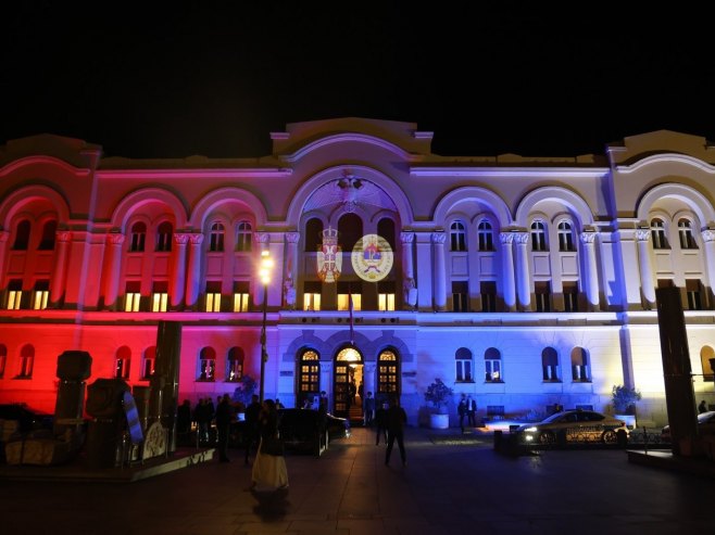 Banski dvor u sjaju grba Nemanjića i amblema Republike Srpske