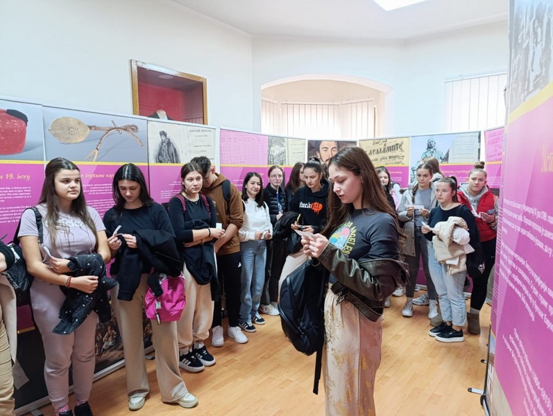 Učenici SŠC “Petar Kočić” Zvornik posjetili izložbu “Jezik je hranitelj naroda” u Narodnoj biblioteci