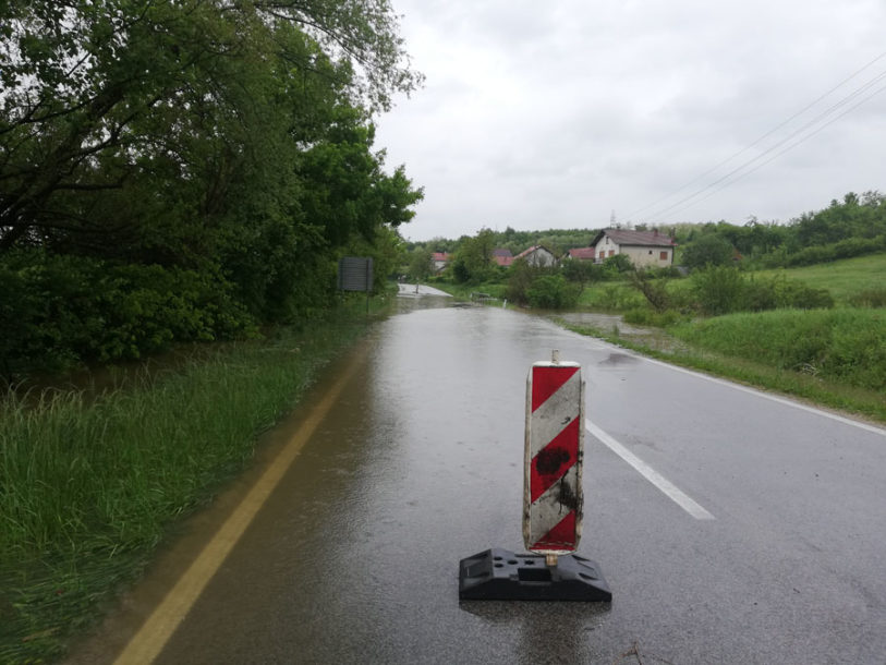 Jutros mokri i klizavi kolovozi: Vozačima se savjetuje oprezna vožnja