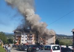 Gori zgrada u Vlasenici