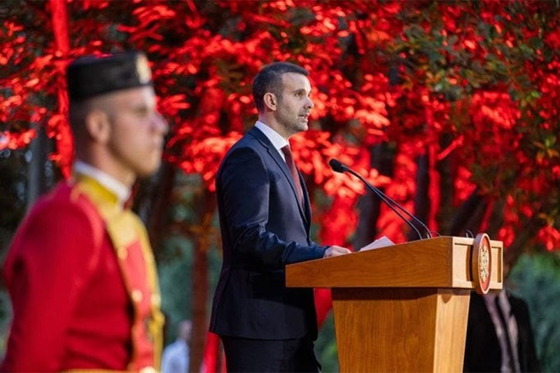 Dan srpskog jedinstva i nacionalne zastave obilježen na Kuli Beograd (VIDEO)