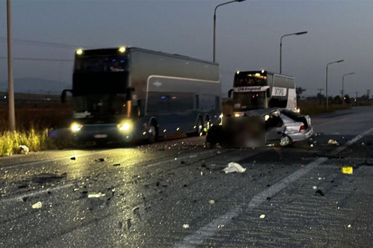 Teška nesreća u Grčkoj: U sudaru autobusa iz Srbije i vozila troje mrtvih (FOTO)