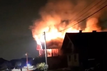 Veliki požar zahvatio restoran "Kod Čede" u Branjevu (VIDEO)