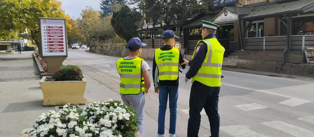 Milići: Učenici pomagali policiji u regulisanju saobraćaja