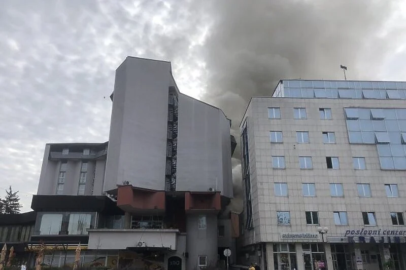 Veliki požar u centru Banje Luke, gori zgrada Elektrokrajine