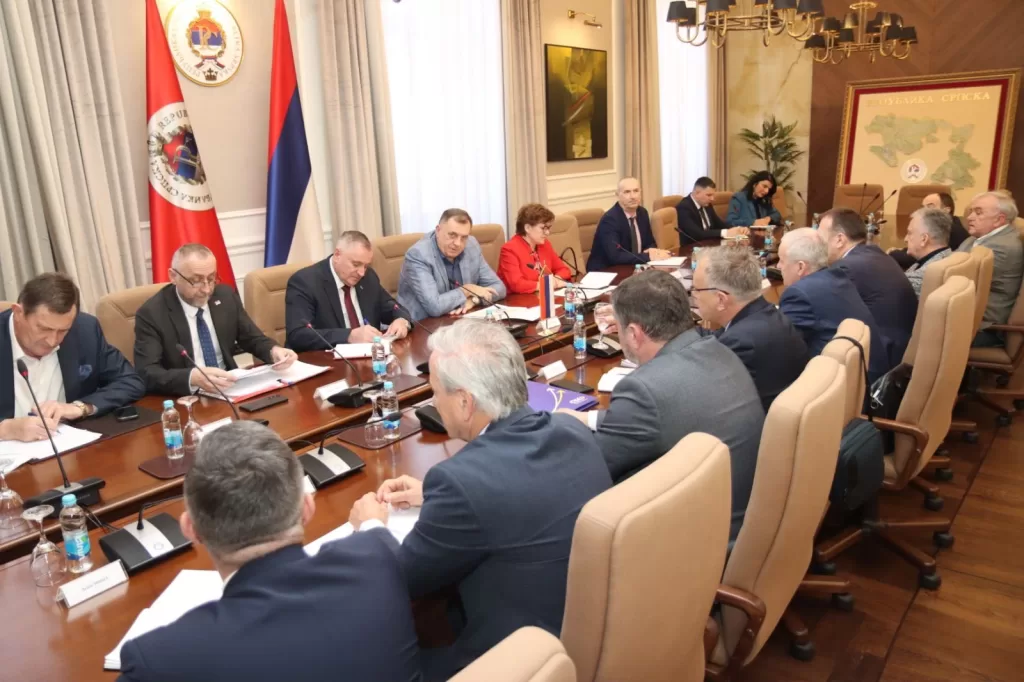 Dodik: Najniža plata ostaje 900 KM, država će rješavati probleme sa poslodavcima