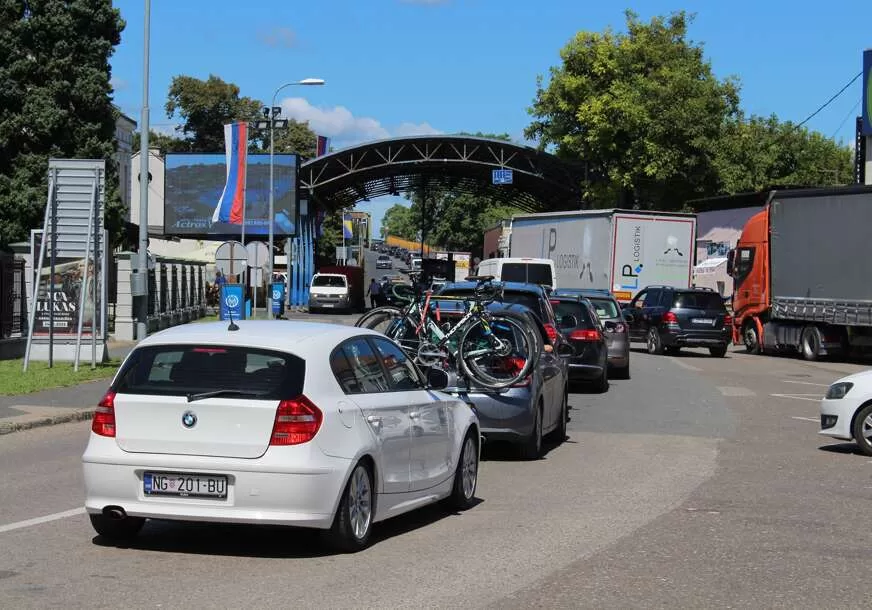 Ukoliko putujete IMAJTE STRPLJENJA: Pojačan intenzitet saobraćaja na ovim graničnim prelazima