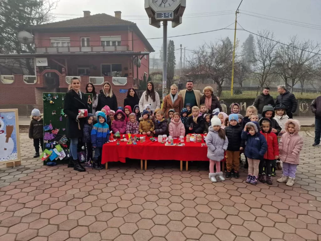 Vrtić „Poletarac“ organizovao Novogodišnji bazar, cilj kupovina novih igračaka (FOTO)