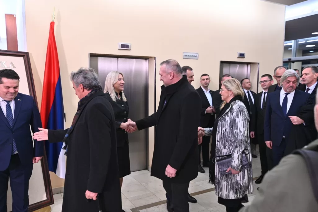 Savić i Sušić u svečanom defileu i na prijemu povodom Dana Republike (FOTO)