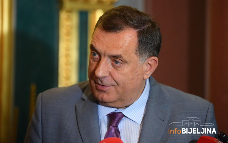 Dodik: Srpska zastava da se vijori vječno