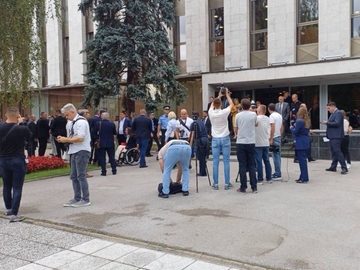 Dojava o eskplozivnoj napravi u NSRS, vrše se pregledi