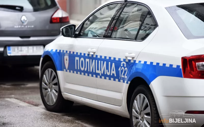 Policija uhapsila poštara, napio se i dijelio penzije po kafani