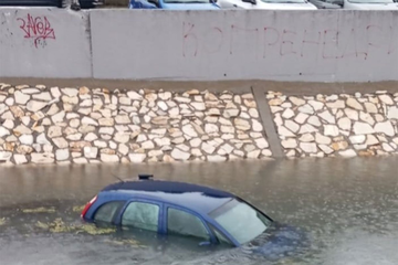 Bijeljina: Vozilo završilo u kanalu