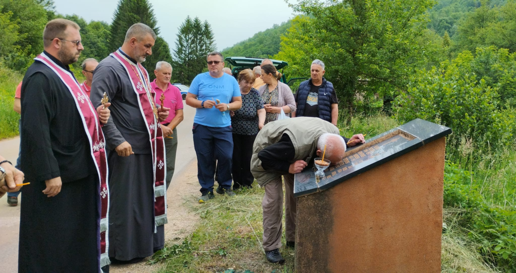 Milići: U naselju Žutica služen parastos za osam srpskih žrtava